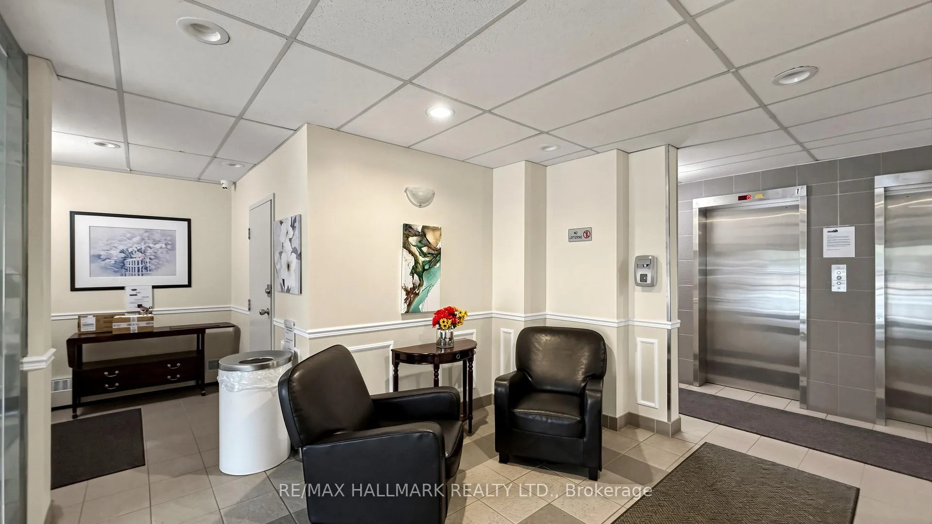 Photo 5 of Unit 402, 49 Queen Street E, Mississauga, Port Credit — HOMEH