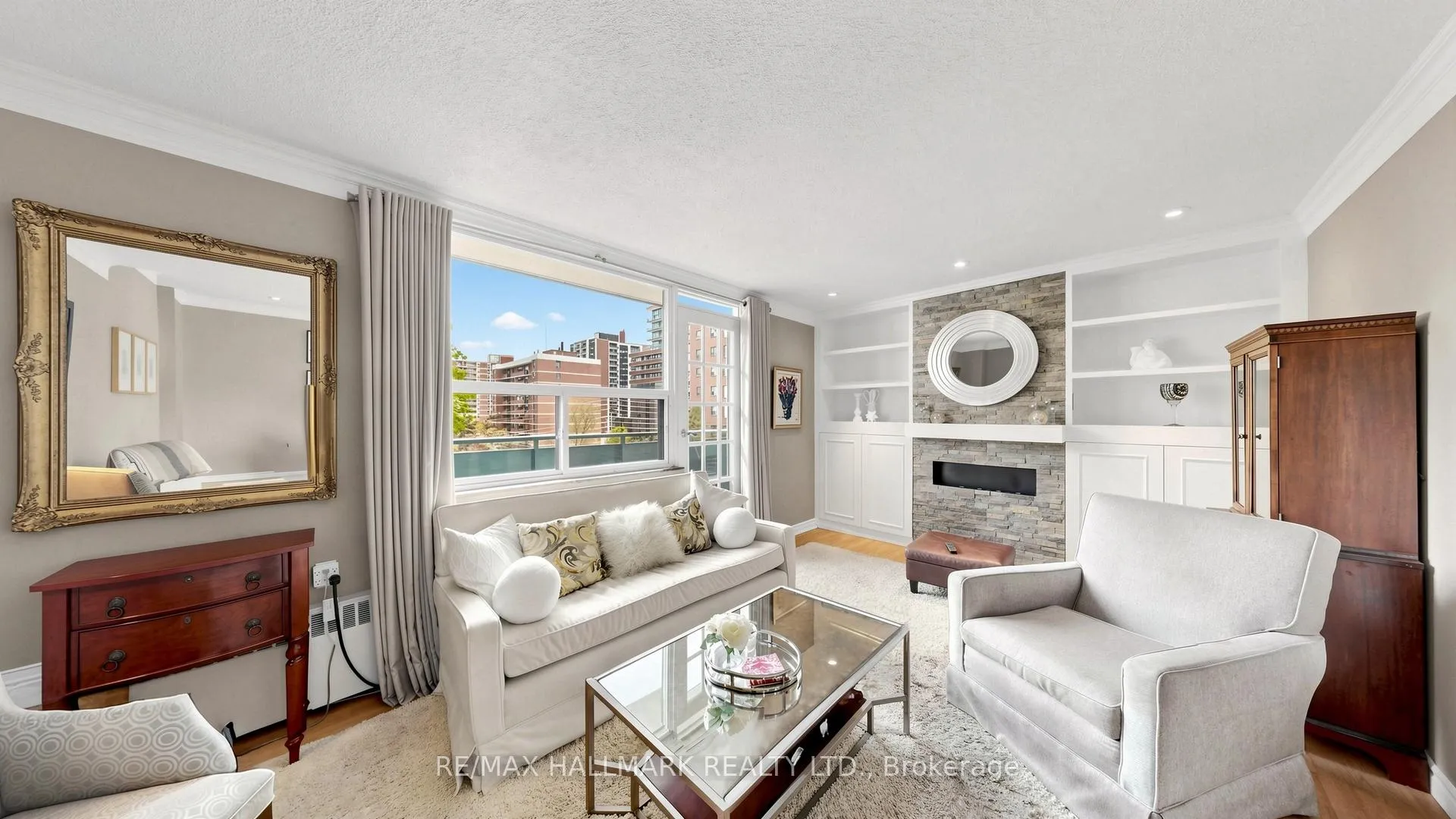 Photo 6 of Unit 402, 49 Queen Street E, Mississauga, Port Credit — HOMEH