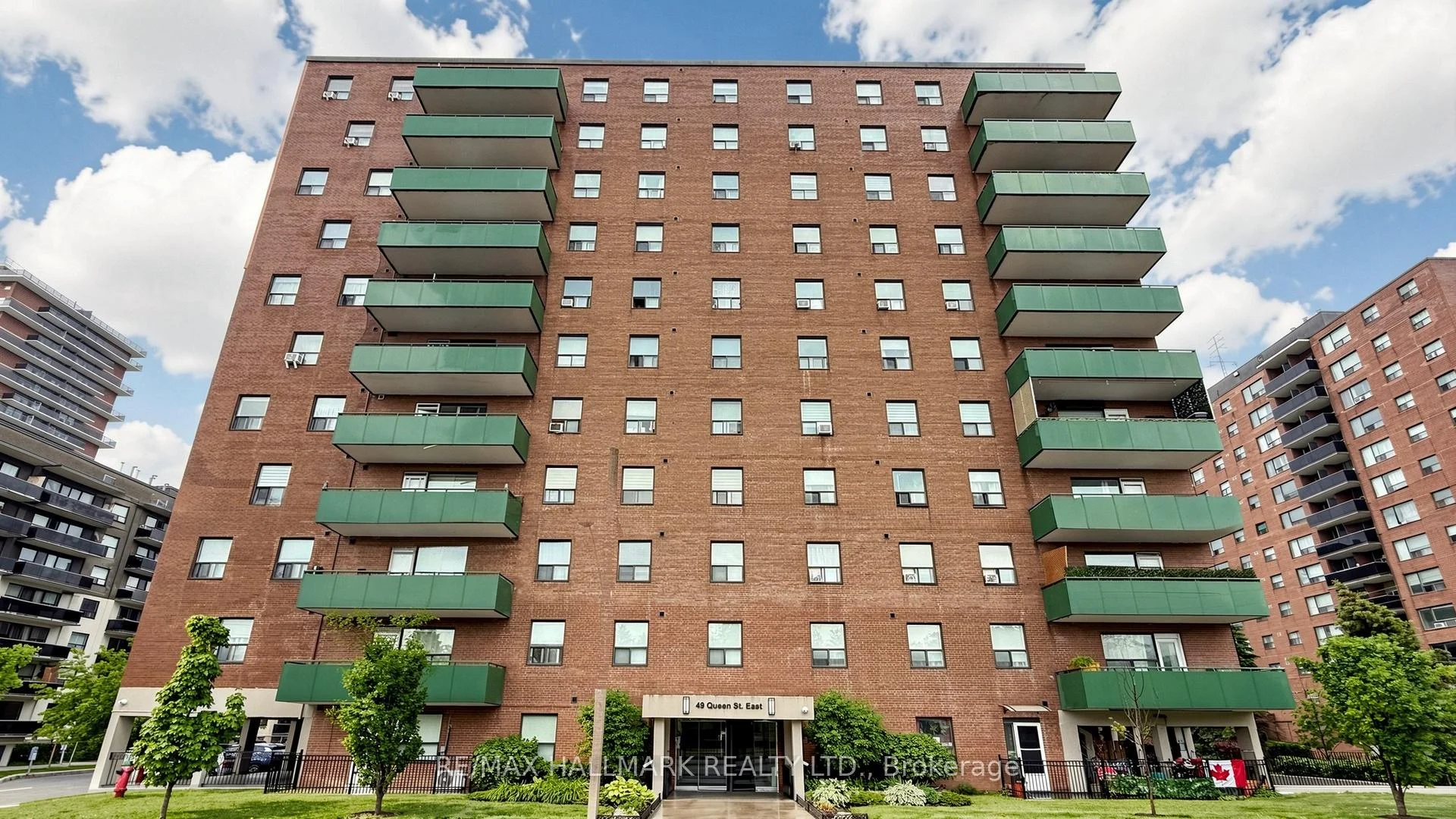 Photo 3 of Unit 402, 49 Queen Street E, Mississauga, Port Credit — HOMEH