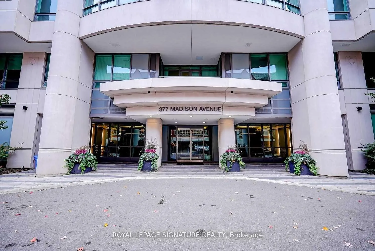 Photo 3 of Unit 319, 377 Madison Avenue, Toronto, Casa Loma — HOMEH