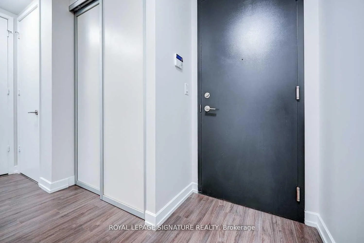 Photo 4 of Unit 319, 377 Madison Avenue, Toronto, Casa Loma — HOMEH
