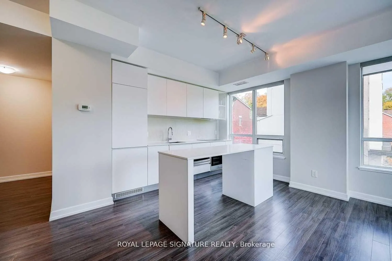 Photo 7 of Unit 319, 377 Madison Avenue, Toronto, Casa Loma — HOMEH