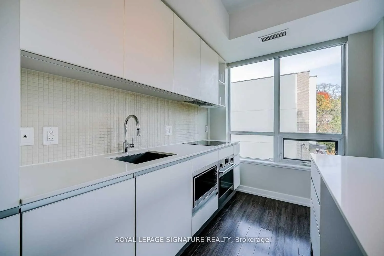 Photo 9 of Unit 319, 377 Madison Avenue, Toronto, Casa Loma — HOMEH