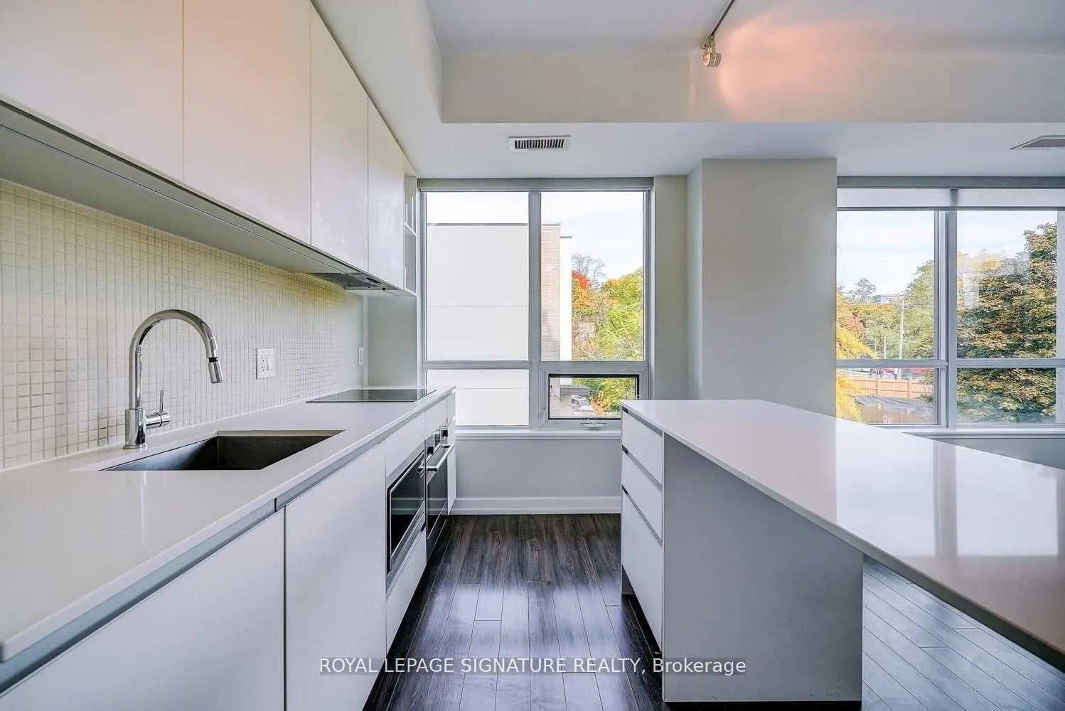 Photo 11 of Unit 319, 377 Madison Avenue, Toronto, Casa Loma — HOMEH