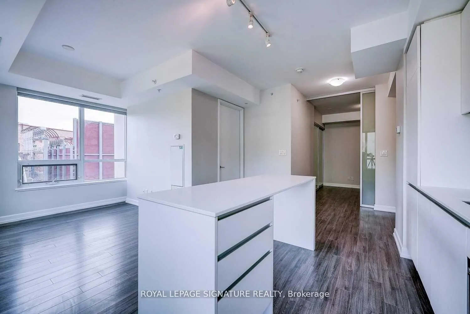 Photo 12 of Unit 319, 377 Madison Avenue, Toronto, Casa Loma — HOMEH