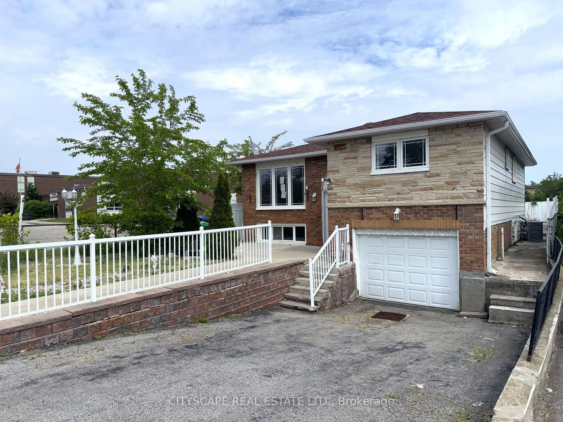 Photo 2 of 3720 Brandon Gate Drive, Mississauga, Malton — HOMEH
