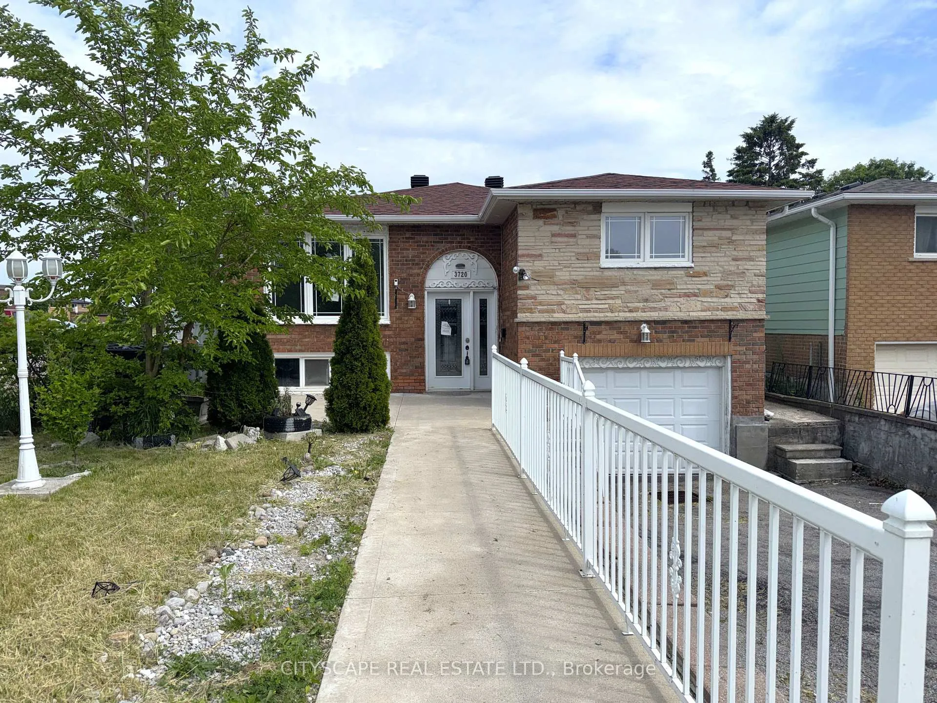 Photo 3 of 3720 Brandon Gate Drive, Mississauga, Malton — HOMEH
