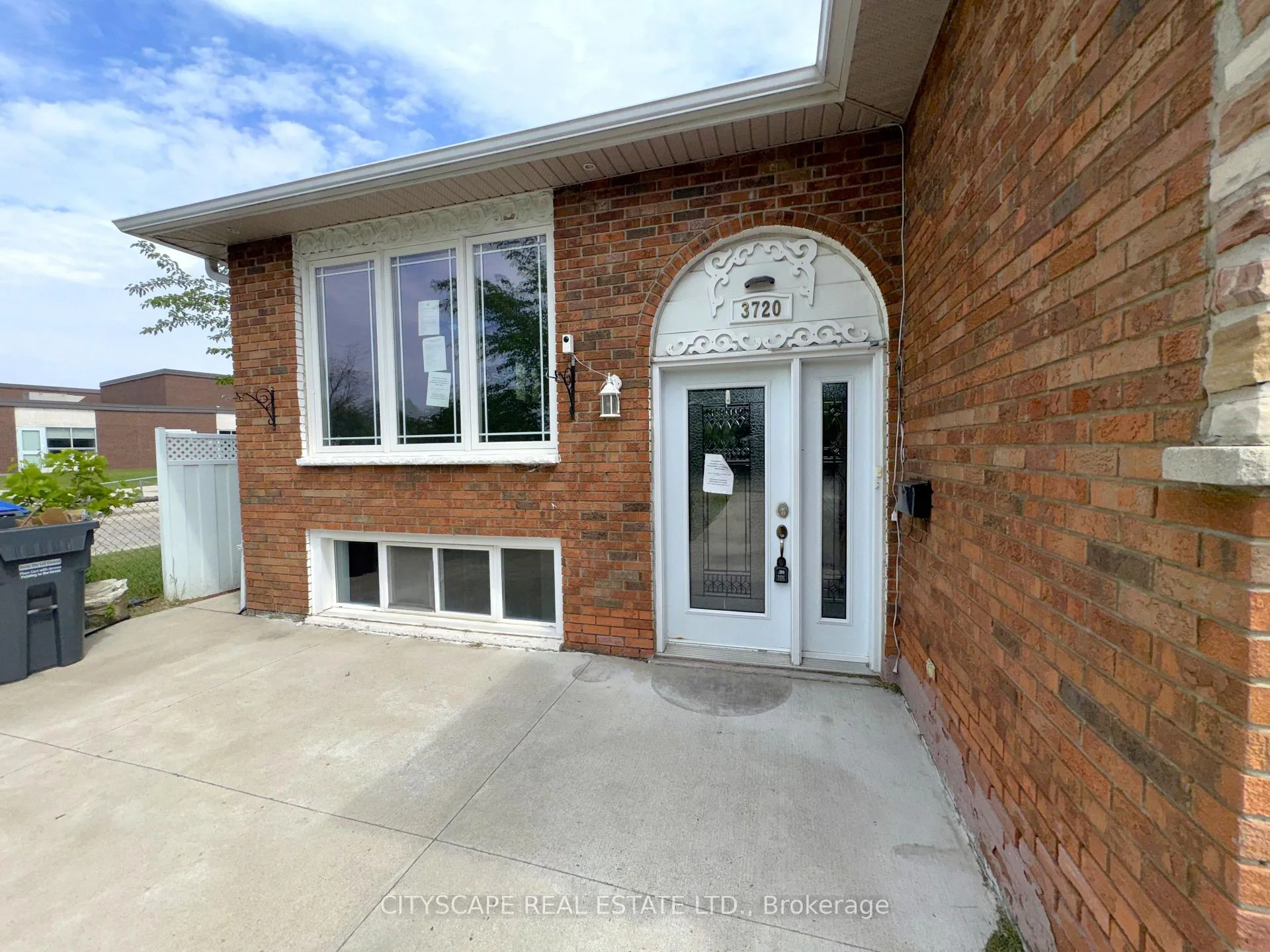 Photo 4 of 3720 Brandon Gate Drive, Mississauga, Malton — HOMEH