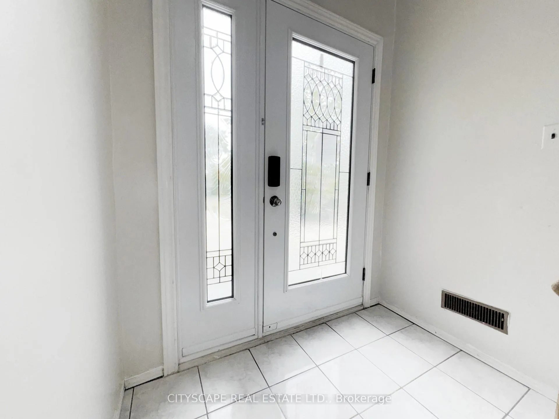 Photo 5 of 3720 Brandon Gate Drive, Mississauga, Malton — HOMEH