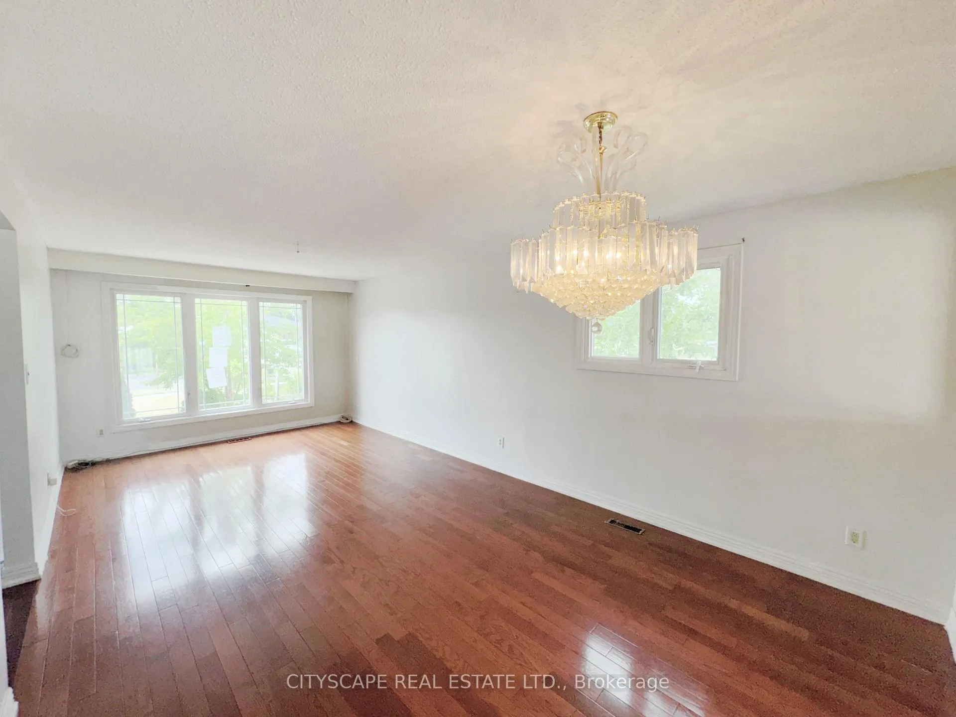 Photo 8 of 3720 Brandon Gate Drive, Mississauga, Malton — HOMEH