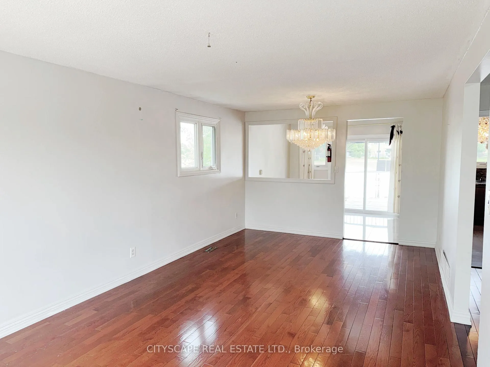 Photo 9 of 3720 Brandon Gate Drive, Mississauga, Malton — HOMEH