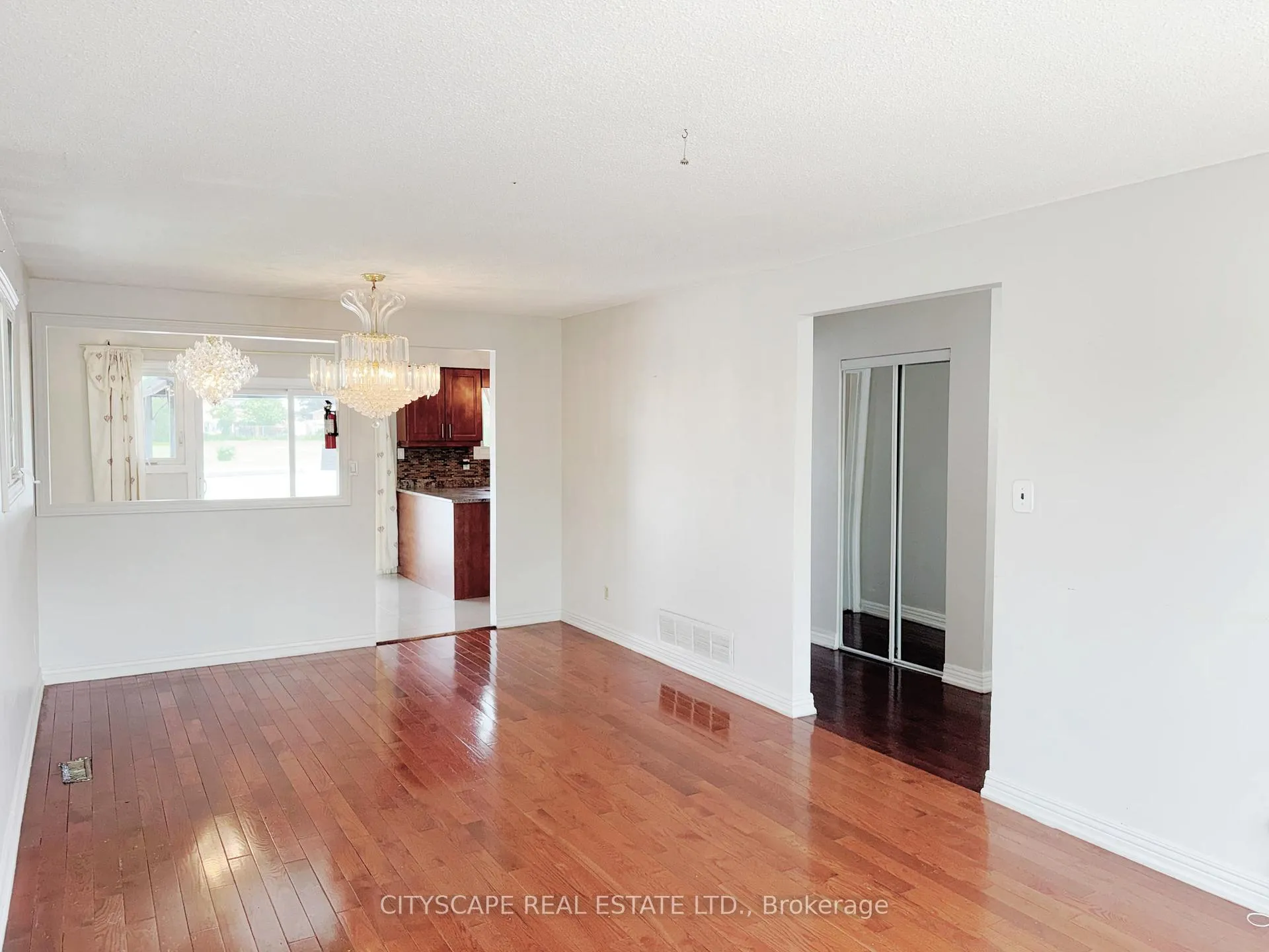 Photo 10 of 3720 Brandon Gate Drive, Mississauga, Malton — HOMEH