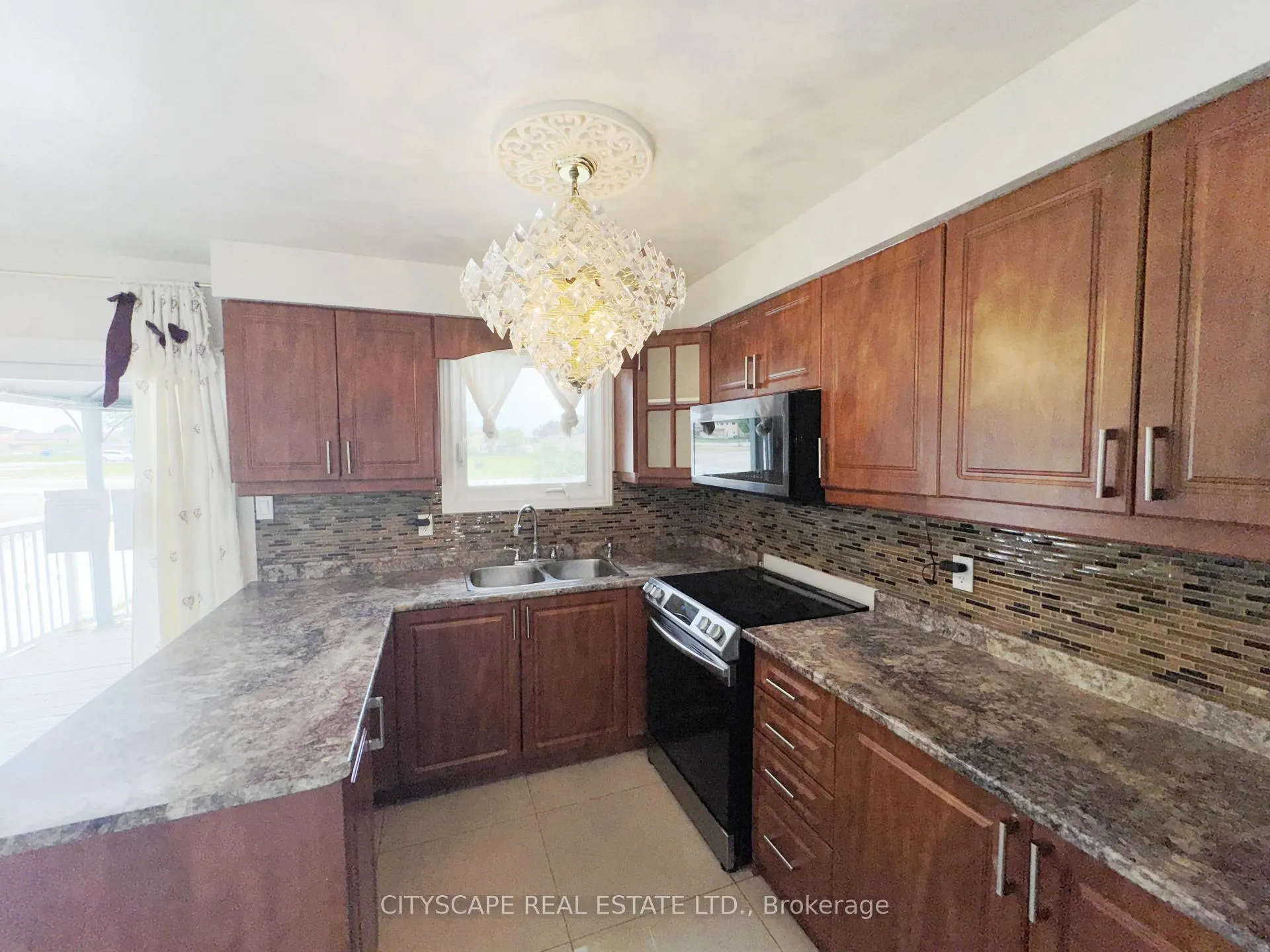 Photo 13 of 3720 Brandon Gate Drive, Mississauga, Malton — HOMEH