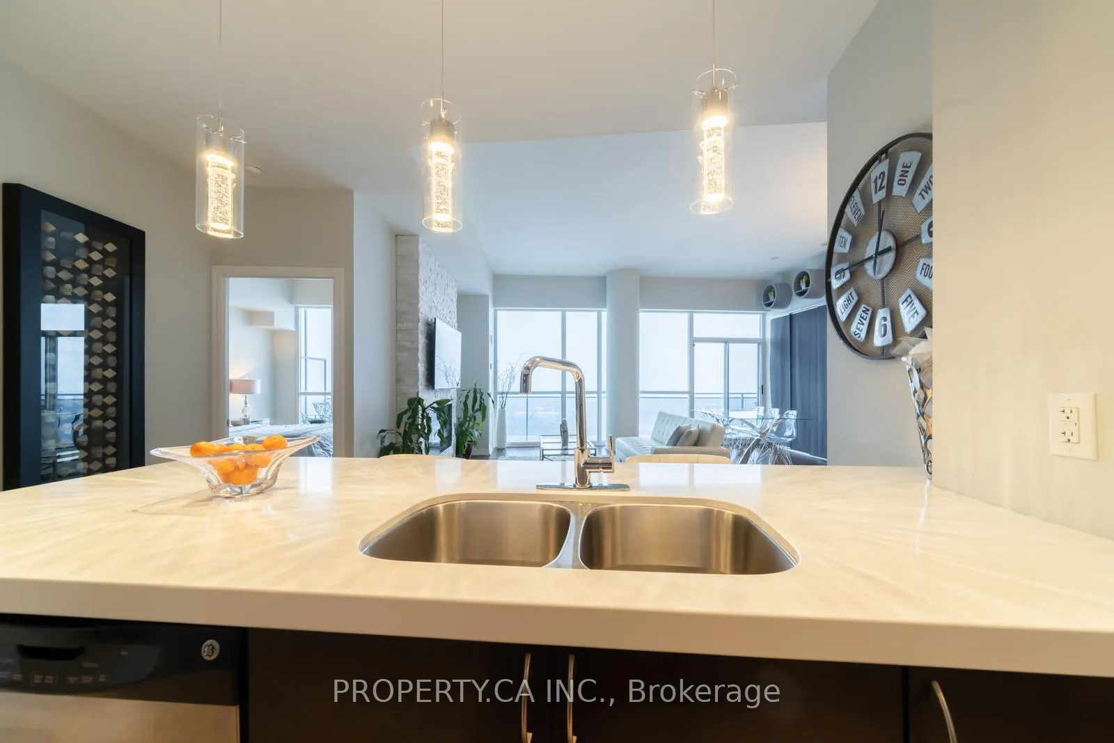 Photo 5 of Unit PH3504, 223 Webb Drive, Mississauga, City Centre — HOMEH