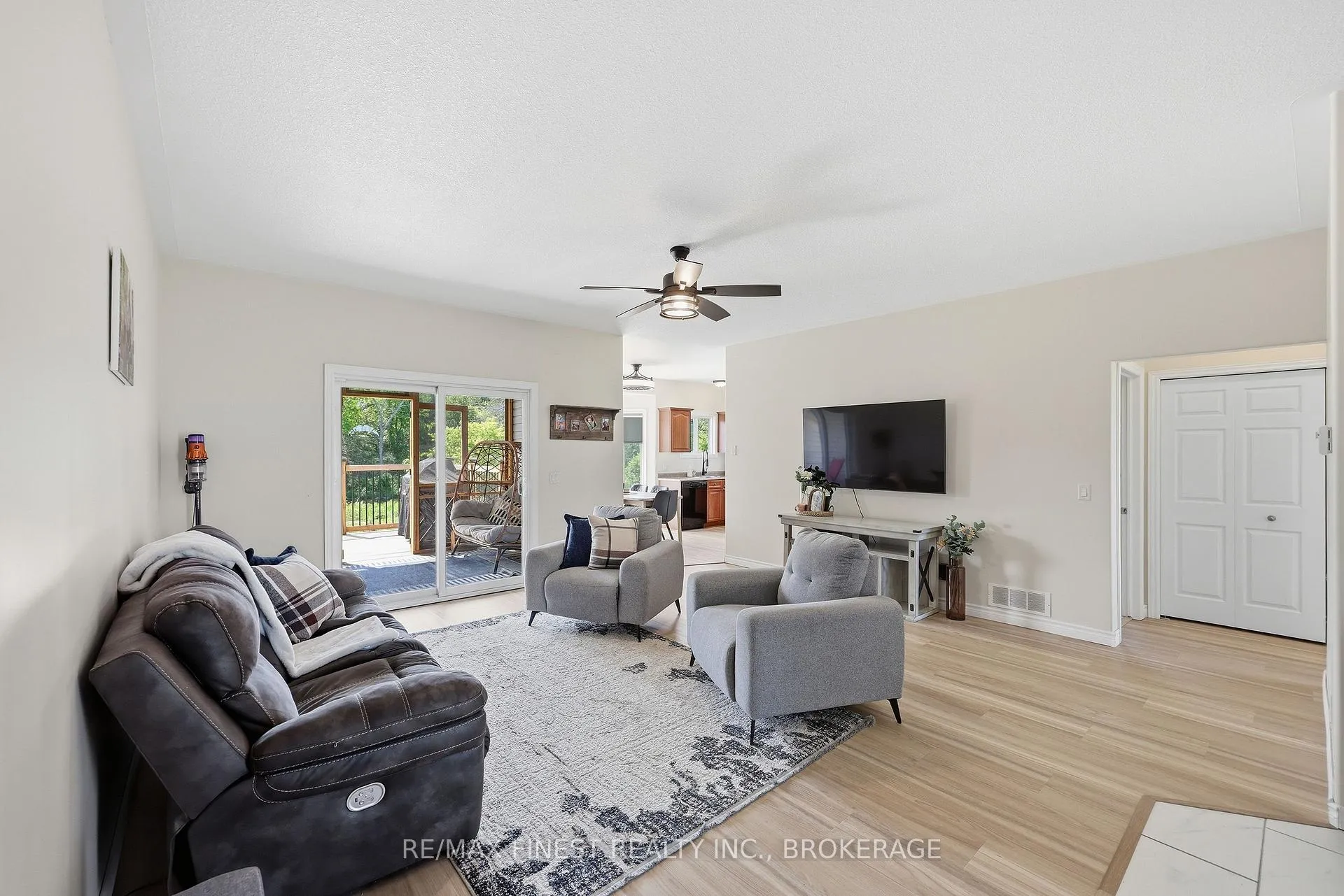 Photo 4 of 1246 Millhaven Road, Loyalist, Lennox and Addington - South — HOMEH