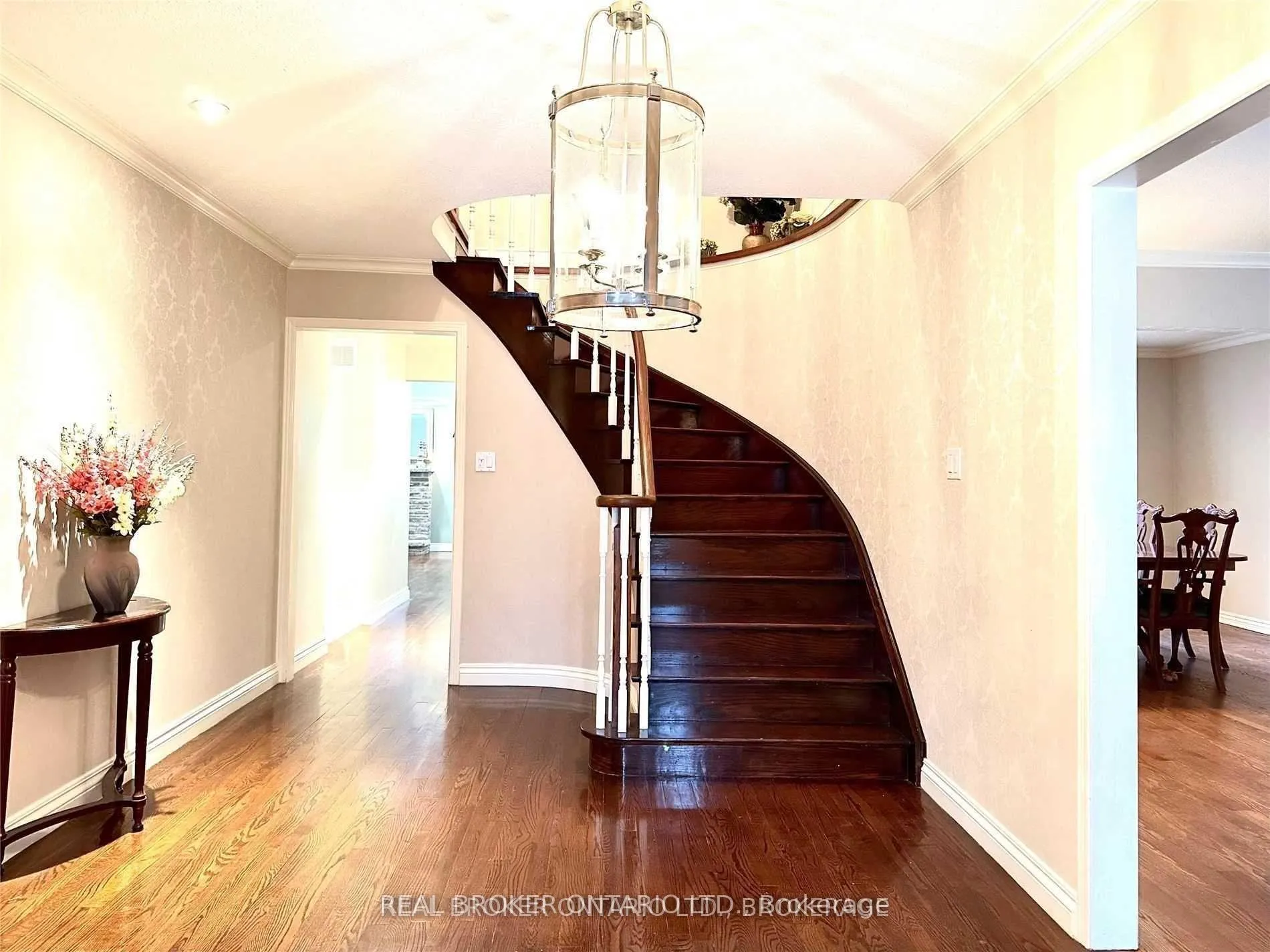 Photo 2 of 2524 King Richards Place, Mississauga, Sheridan — HOMEH