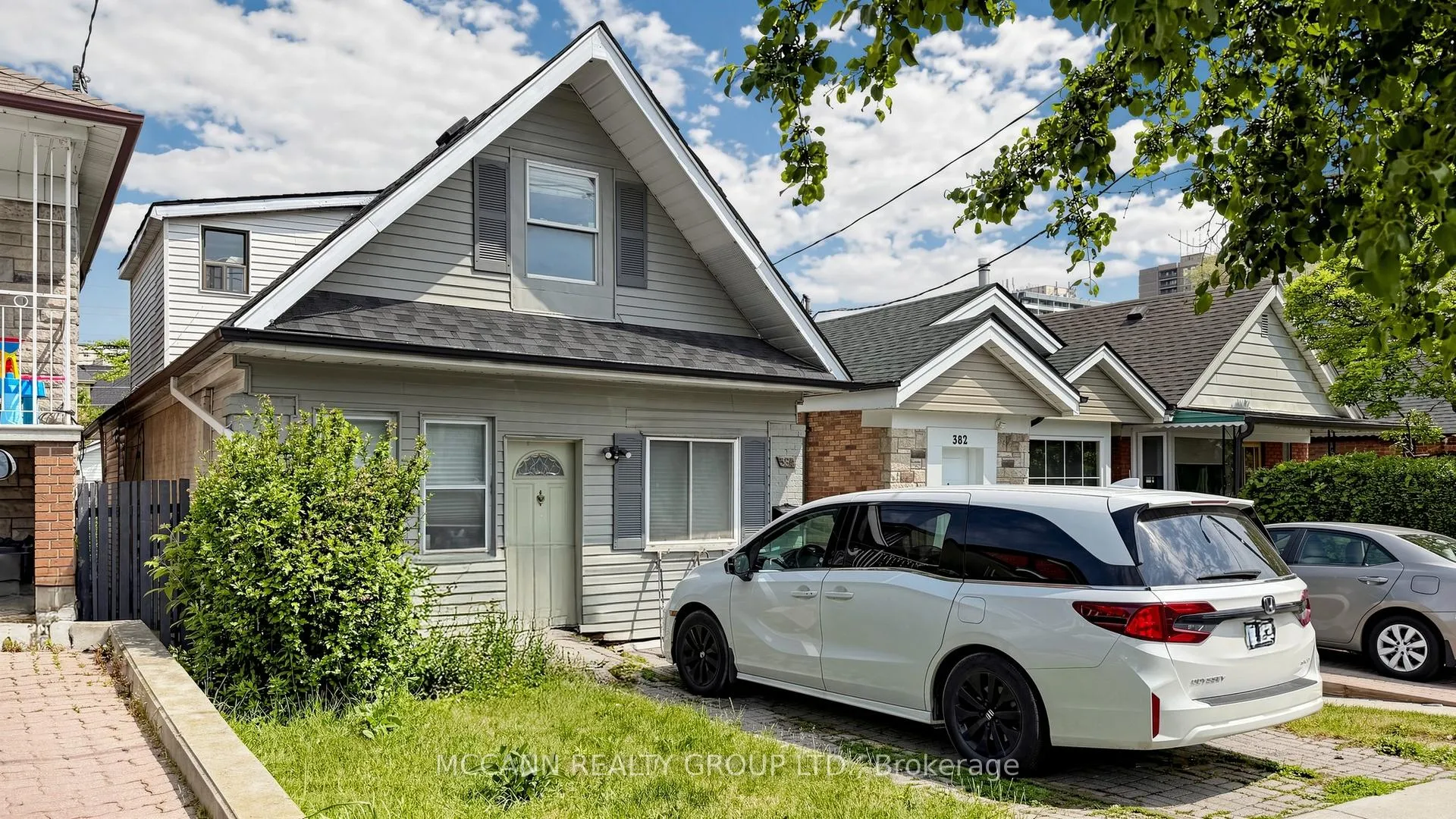 Photo 3 of 384 Whitmore Avenue, North York, Briar Hill-Belgravia — HOMEH