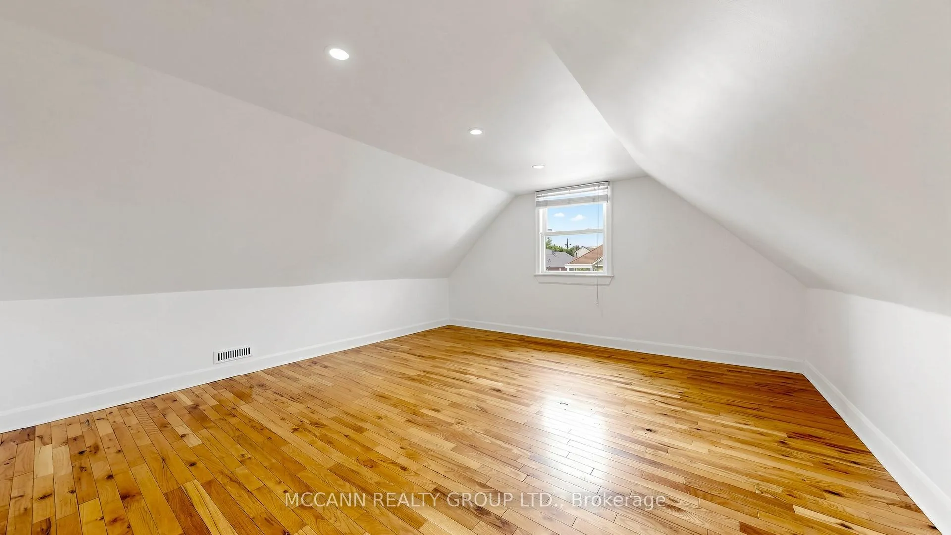 Photo 18 of 384 Whitmore Avenue, North York, Briar Hill-Belgravia — HOMEH