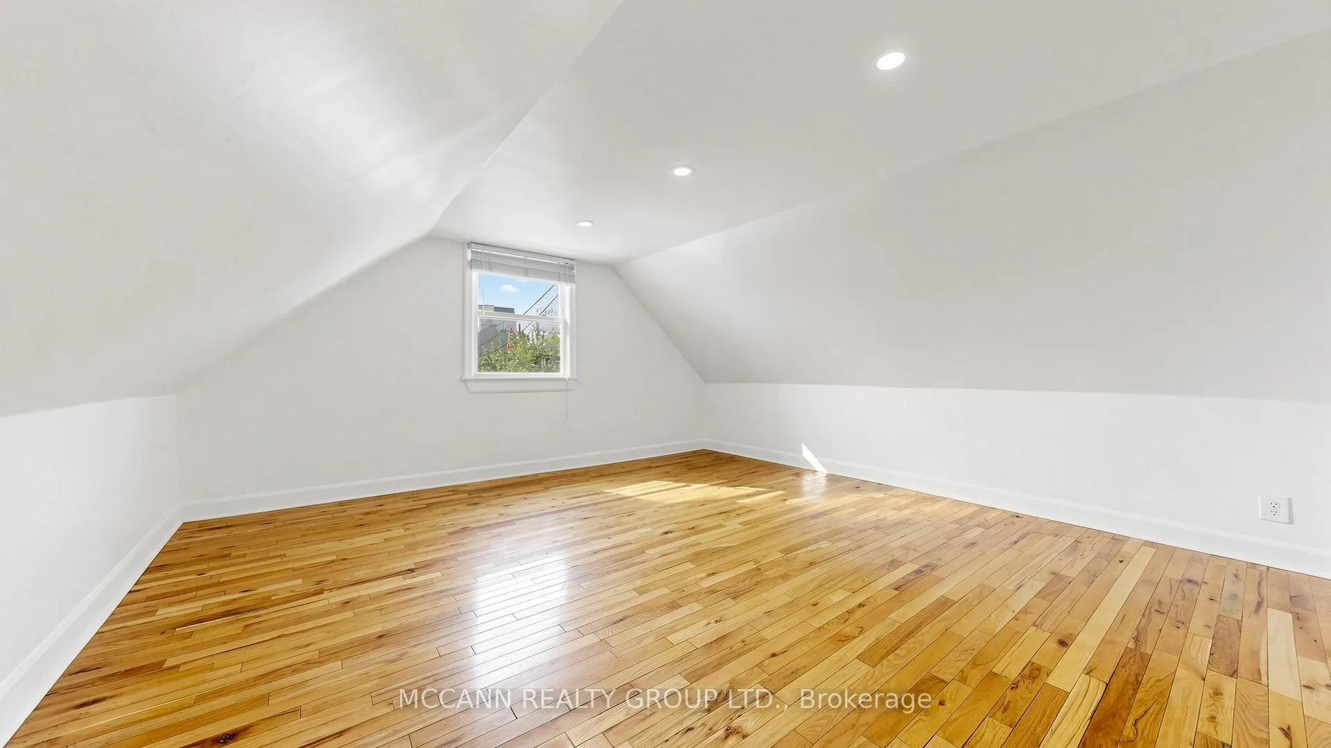 Photo 19 of 384 Whitmore Avenue, North York, Briar Hill-Belgravia — HOMEH