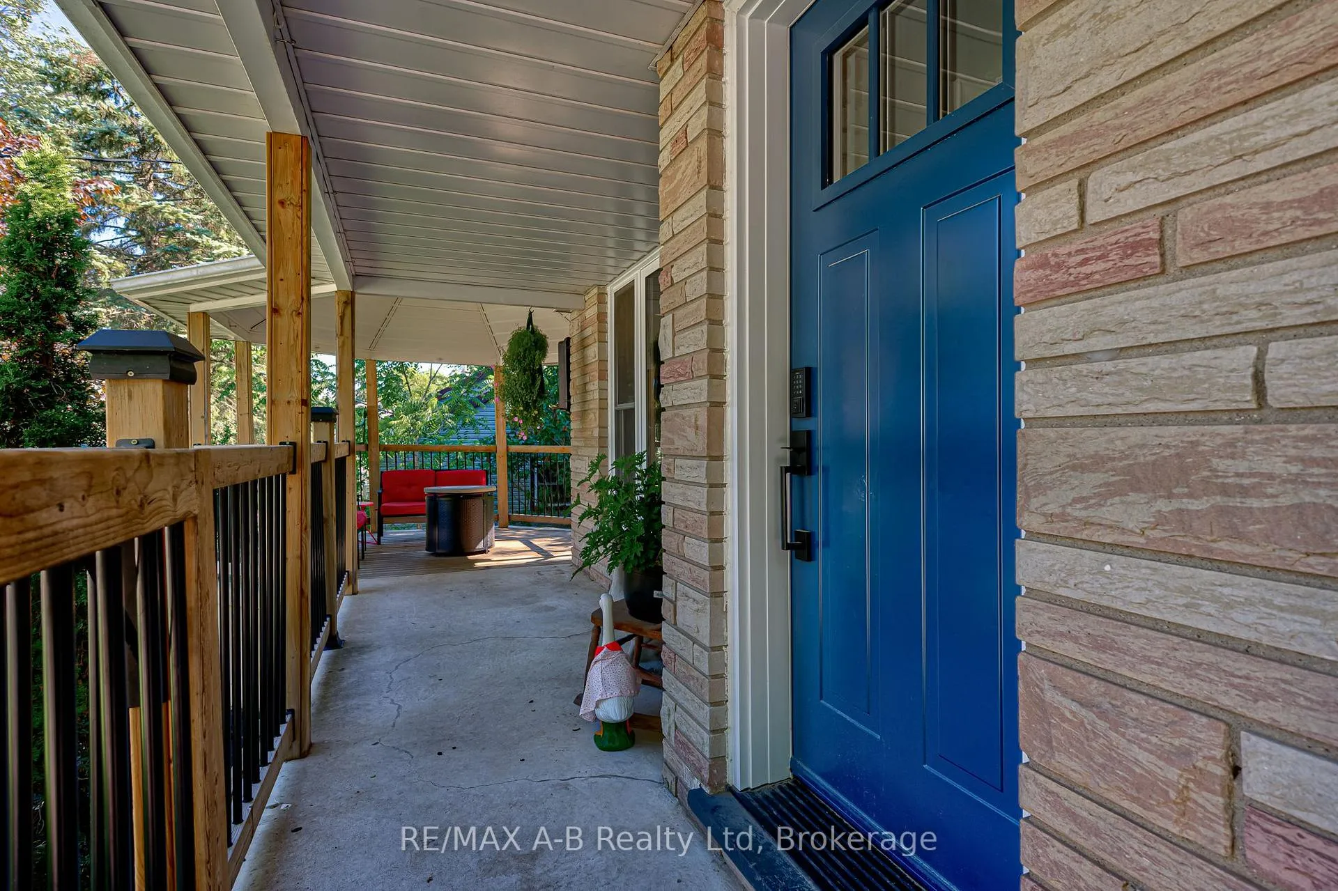 Photo 7 of 243 King Street, Lucan Biddulph, Granton — HOMEH