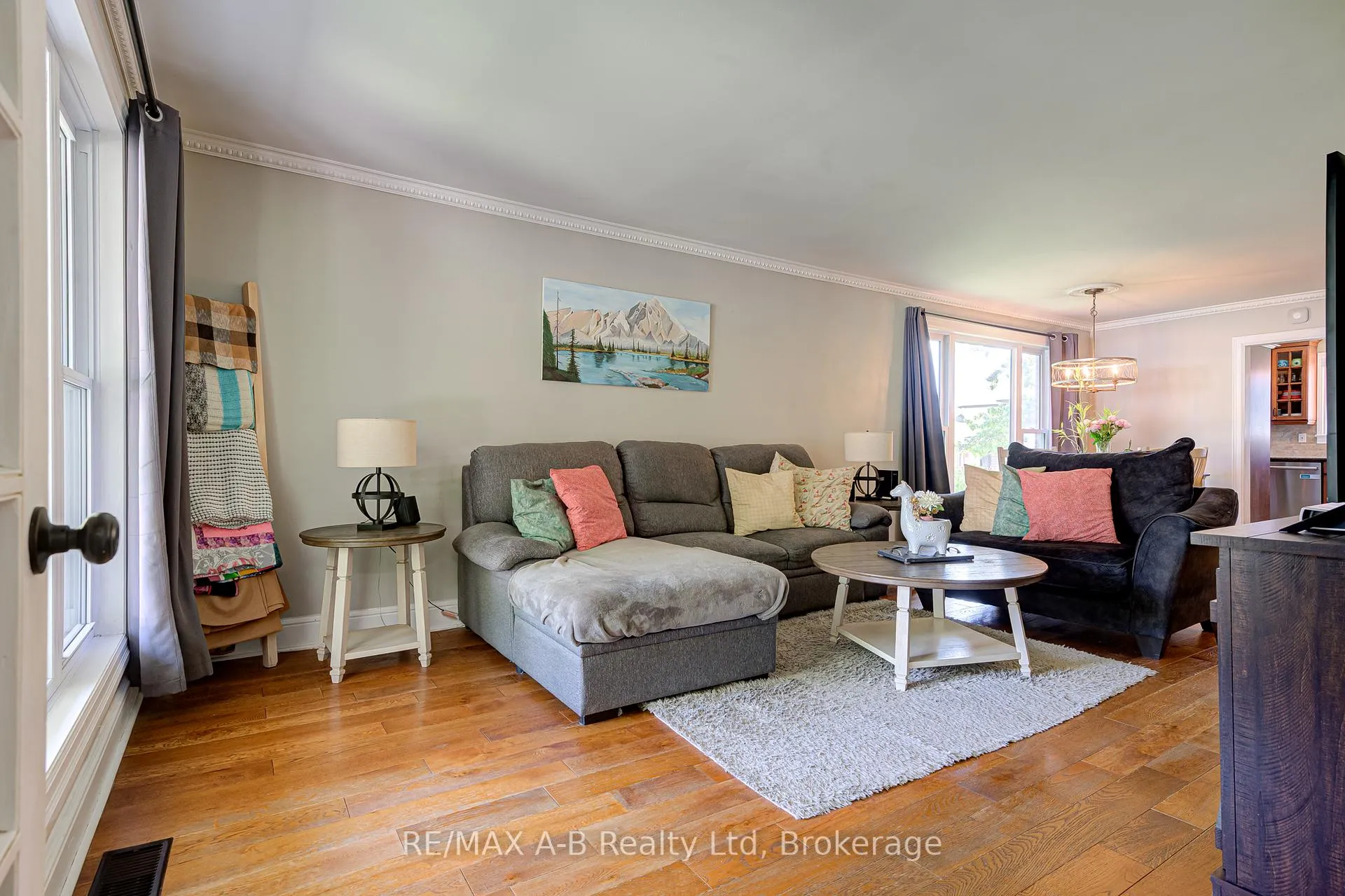 Photo 9 of 243 King Street, Lucan Biddulph, Granton — HOMEH