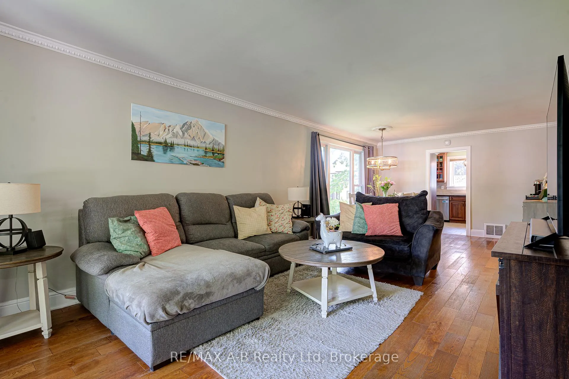 Photo 10 of 243 King Street, Lucan Biddulph, Granton — HOMEH