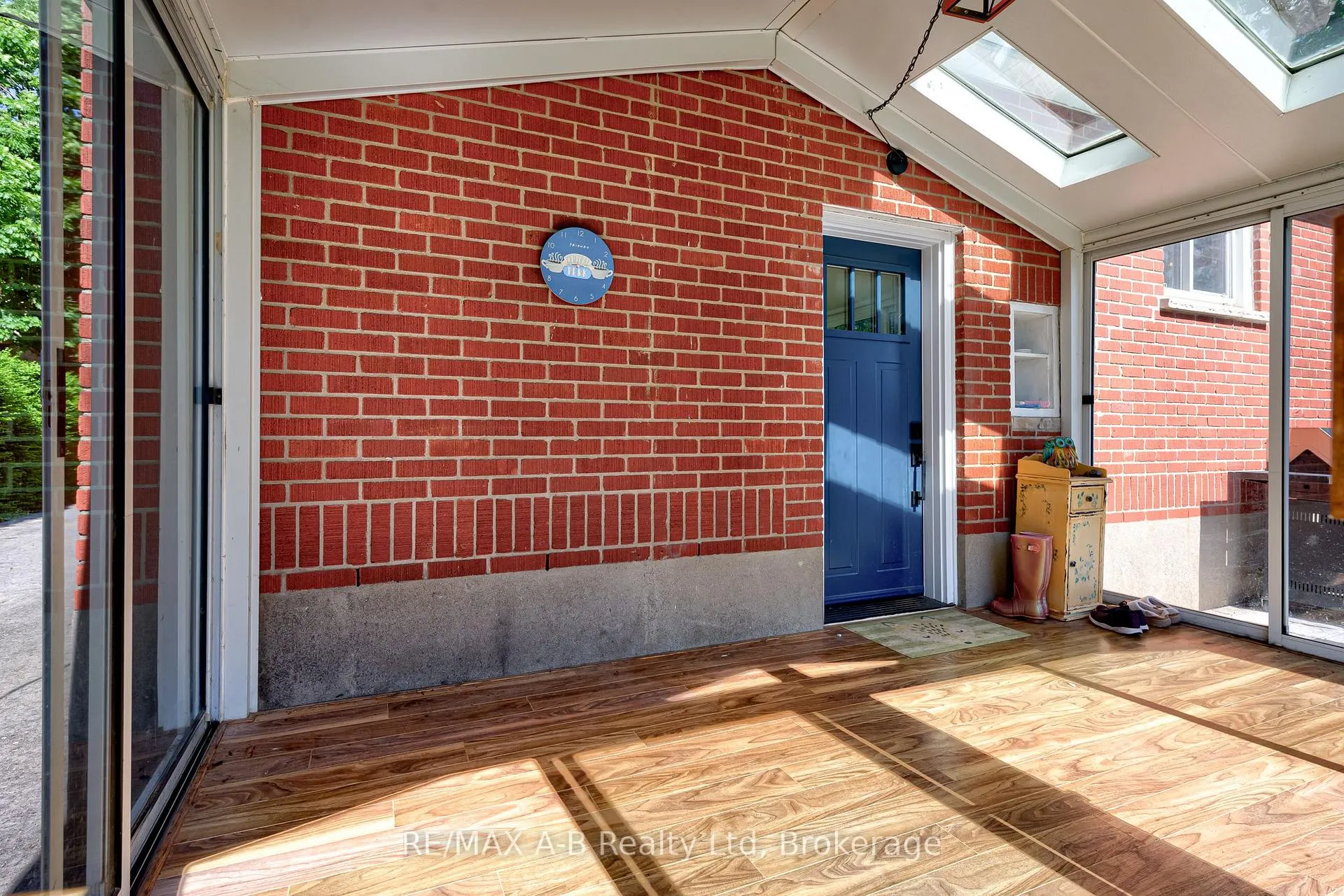 Photo 28 of 243 King Street, Lucan Biddulph, Granton — HOMEH