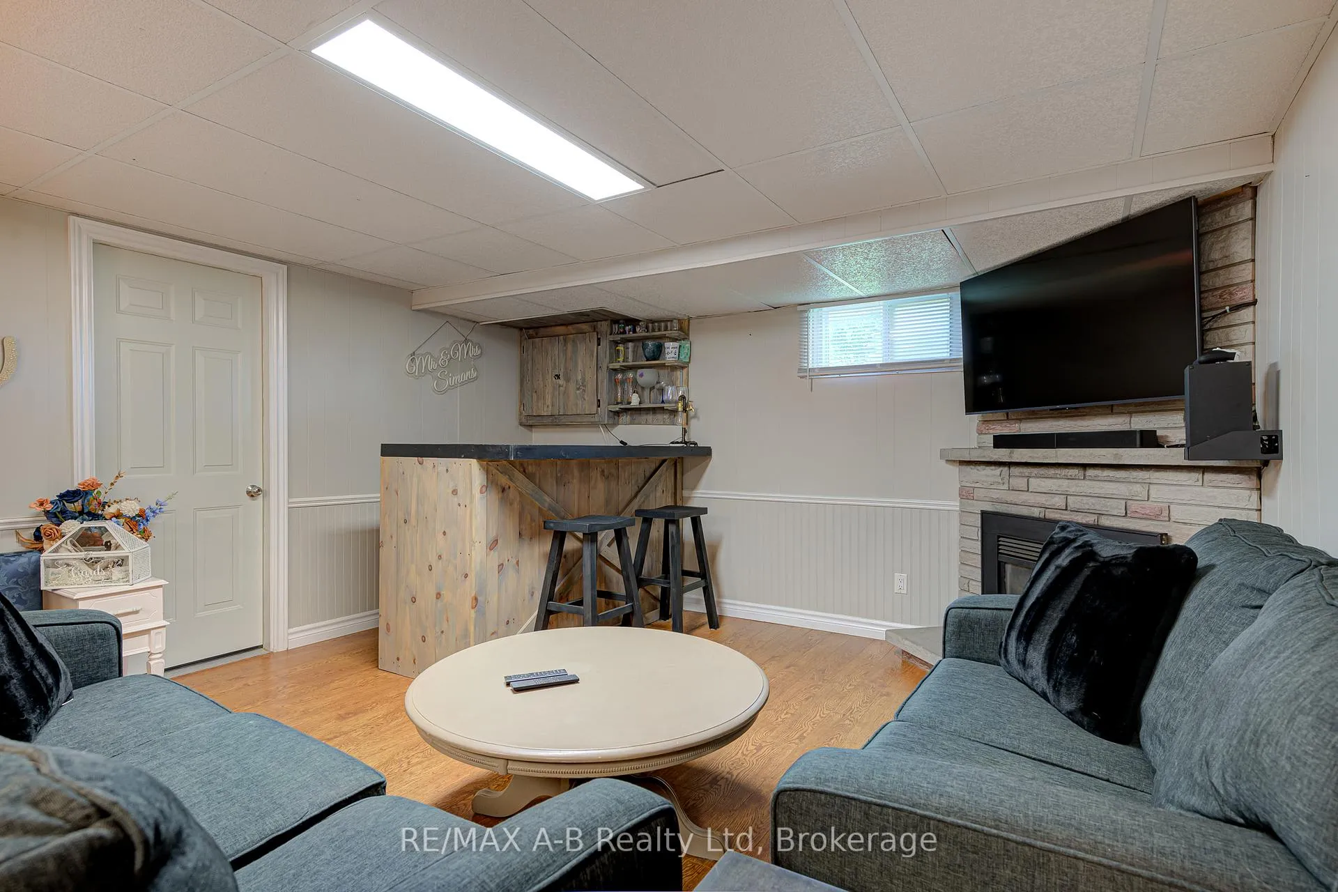 Photo 33 of 243 King Street, Lucan Biddulph, Granton — HOMEH