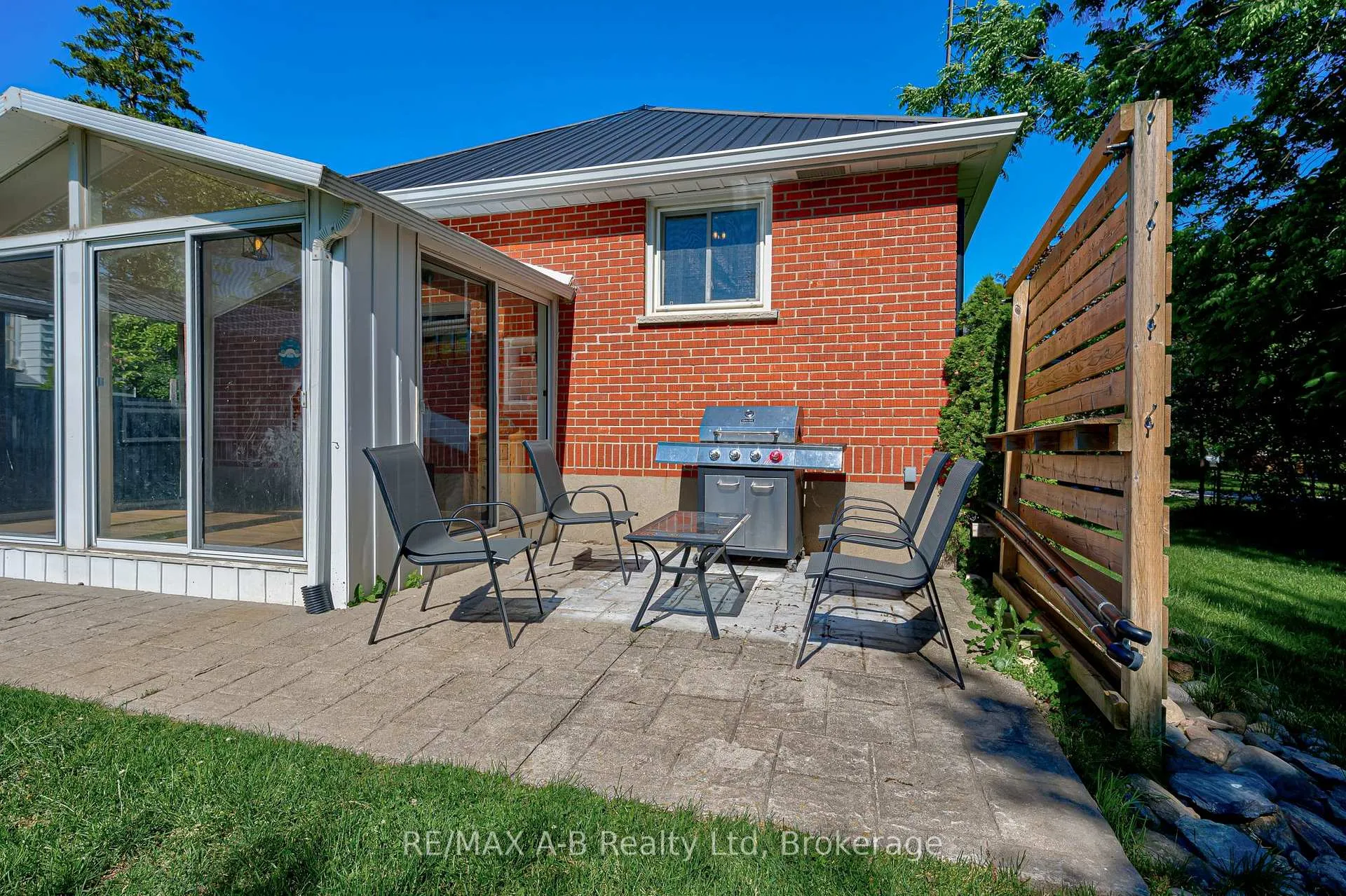 Photo 44 of 243 King Street, Lucan Biddulph, Granton — HOMEH