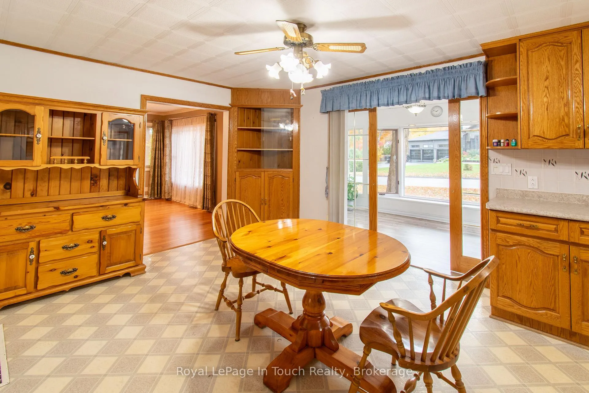 Photo 11 of 748 Overhead bridge Road, Penetanguishene — HOMEH