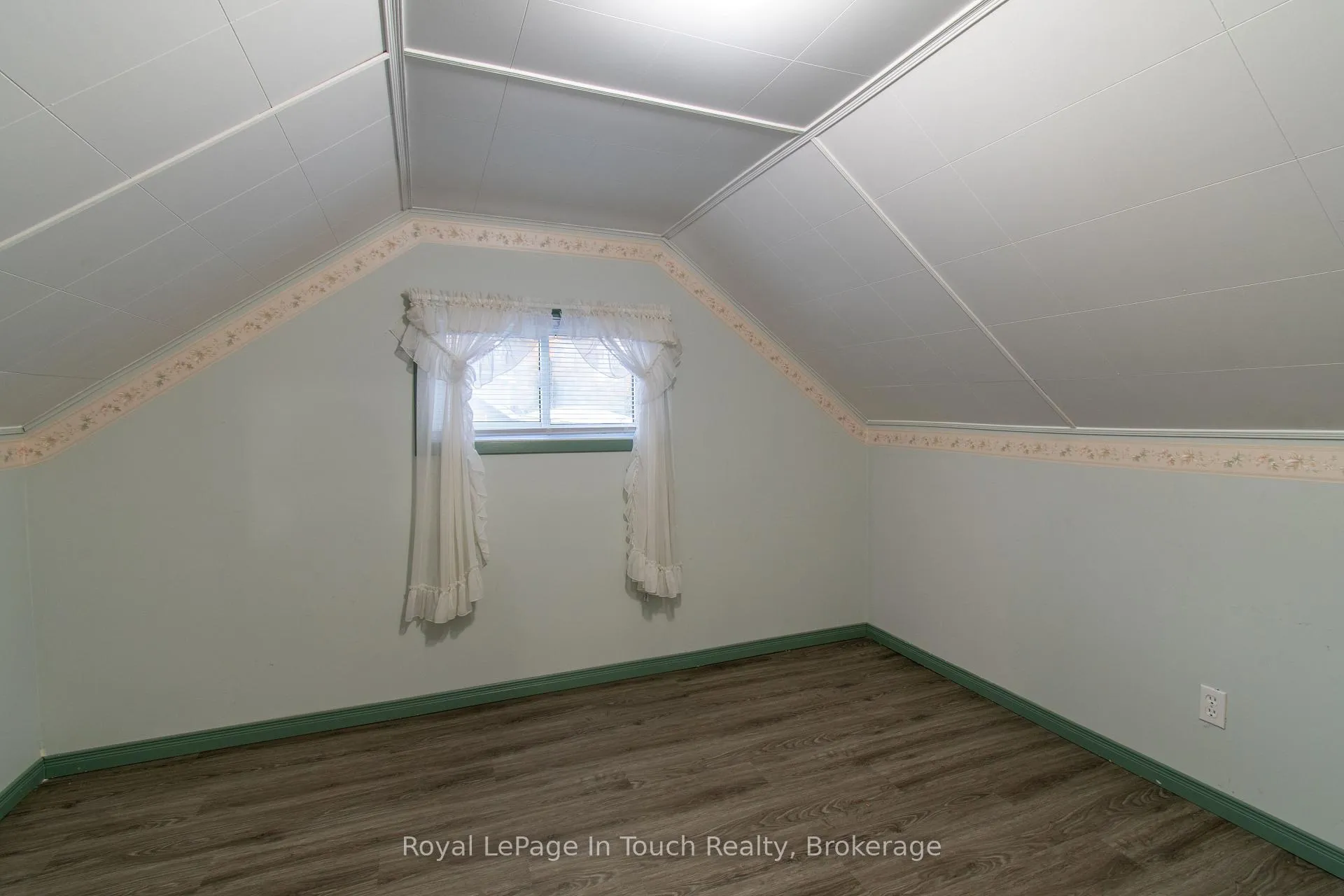 Photo 25 of 748 Overhead bridge Road, Penetanguishene — HOMEH