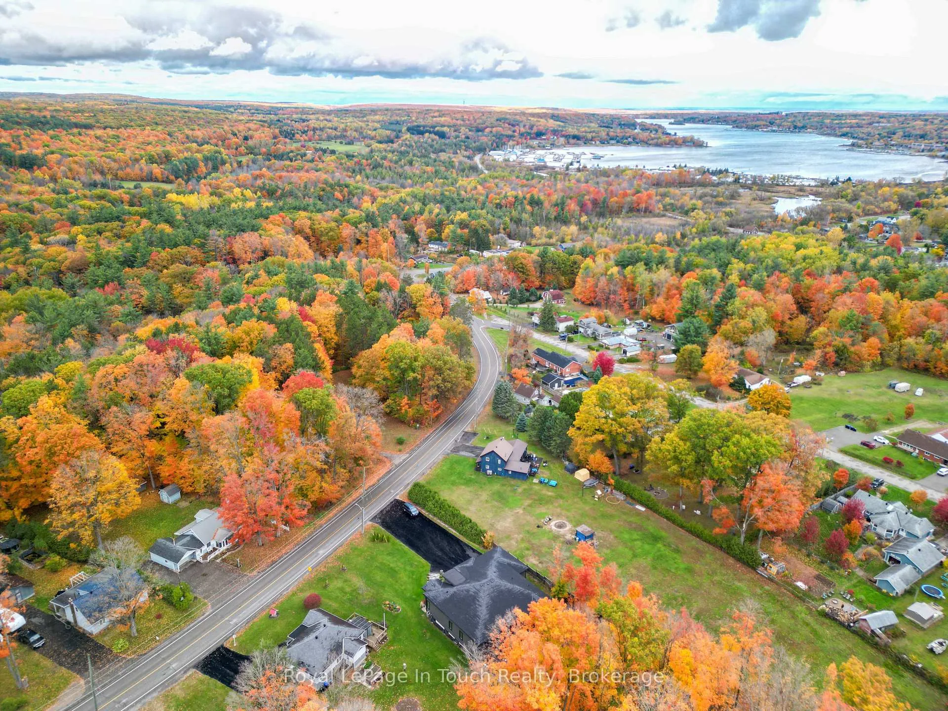 Photo 36 of 748 Overhead bridge Road, Penetanguishene — HOMEH