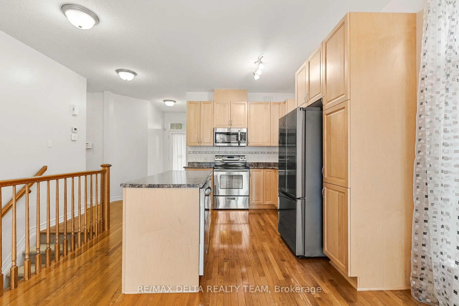 Photo 5 of 346 Farincourt Crescent, Ottawa, Avalon West — HOMEH