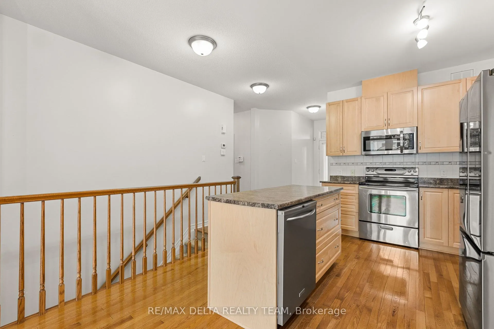 Photo 6 of 346 Farincourt Crescent, Ottawa, Avalon West — HOMEH