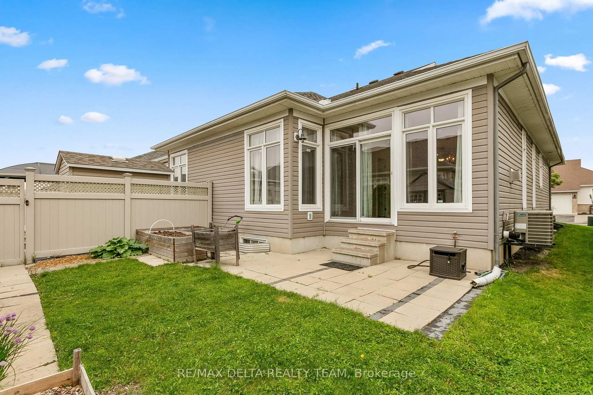 Photo 25 of 346 Farincourt Crescent, Ottawa, Avalon West — HOMEH
