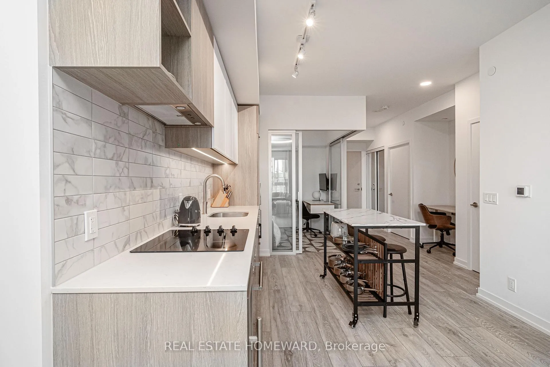 Photo 6 of Unit 502, 2020 Bathurst Street, Toronto, Humewood-Cedarvale — HOMEH