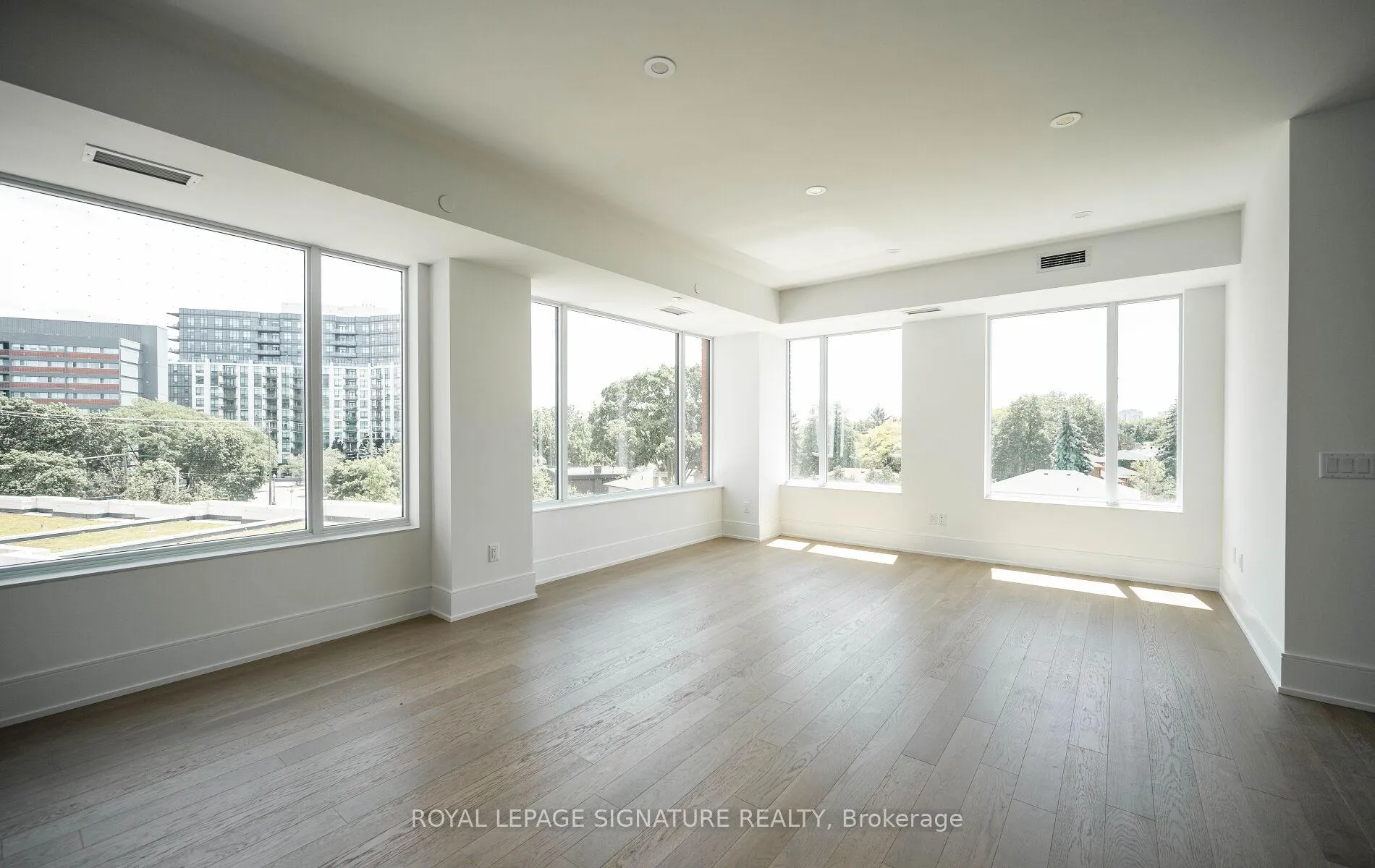 Photo 11 of Unit 309, 259 The Kingsway, Etobicoke, Edenbridge-Humber Valley — HOMEH