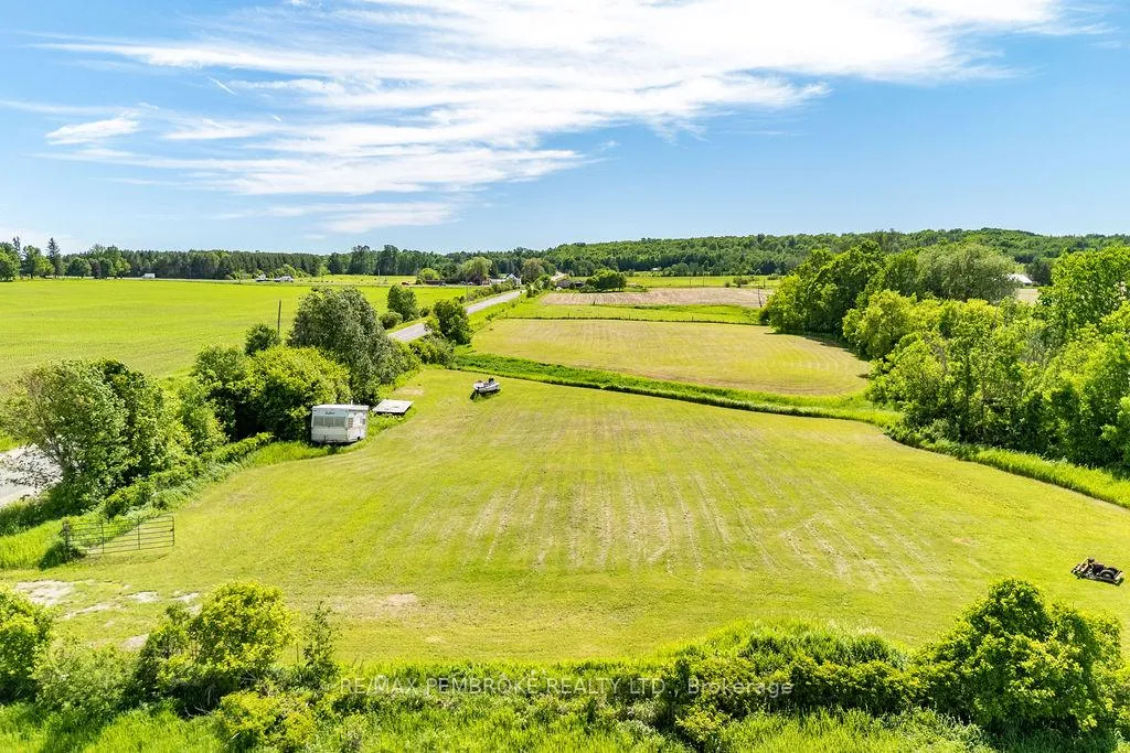 Photo 5 of 112 Cornerview Road, Whitewater Region, Whitewater Region — HOMEH