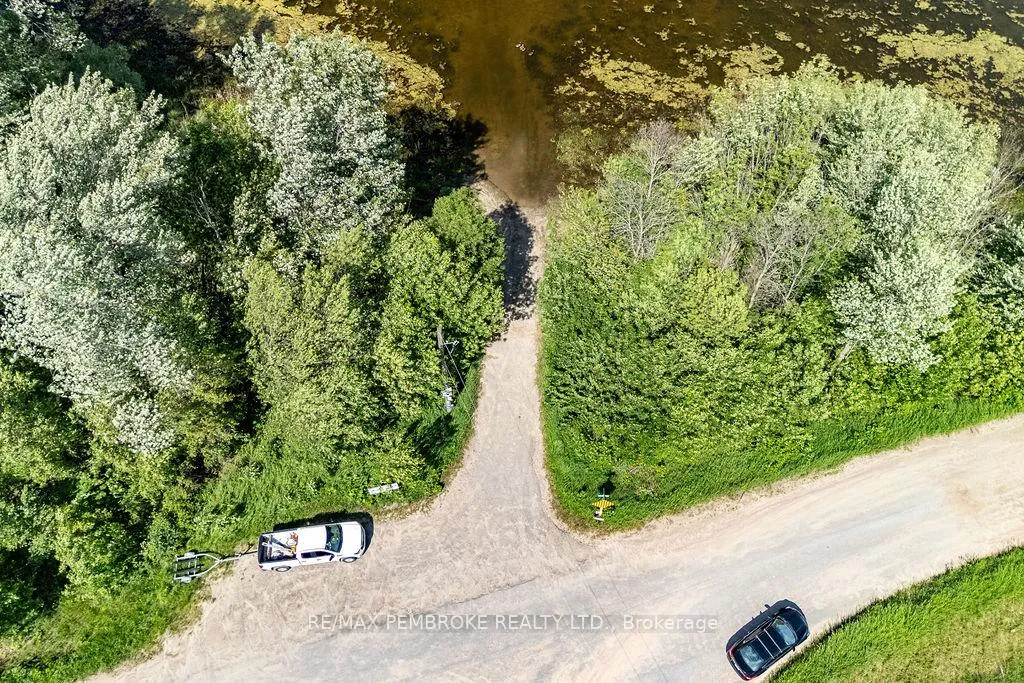Photo 23 of 112 Cornerview Road, Whitewater Region, Whitewater Region — HOMEH
