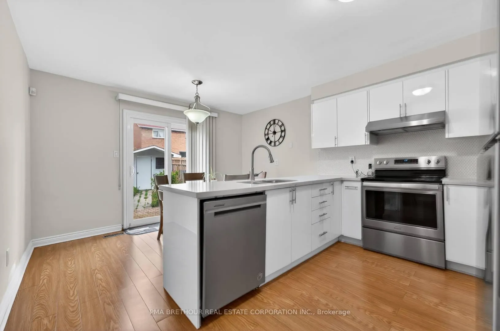 Photo 2 of 50 Patna Crescent, Vaughan, Maple — HOMEH