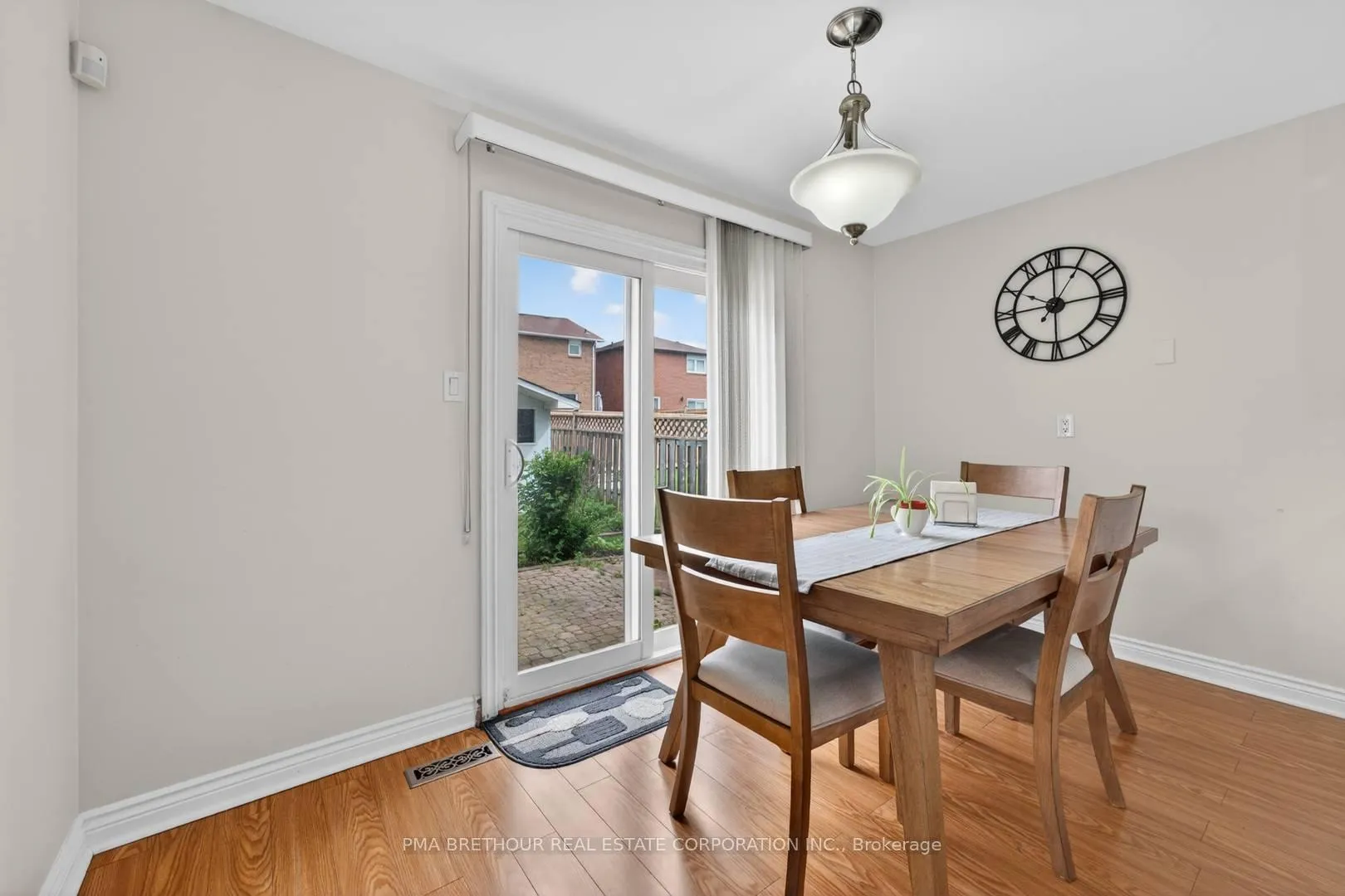 Photo 4 of 50 Patna Crescent, Vaughan, Maple — HOMEH