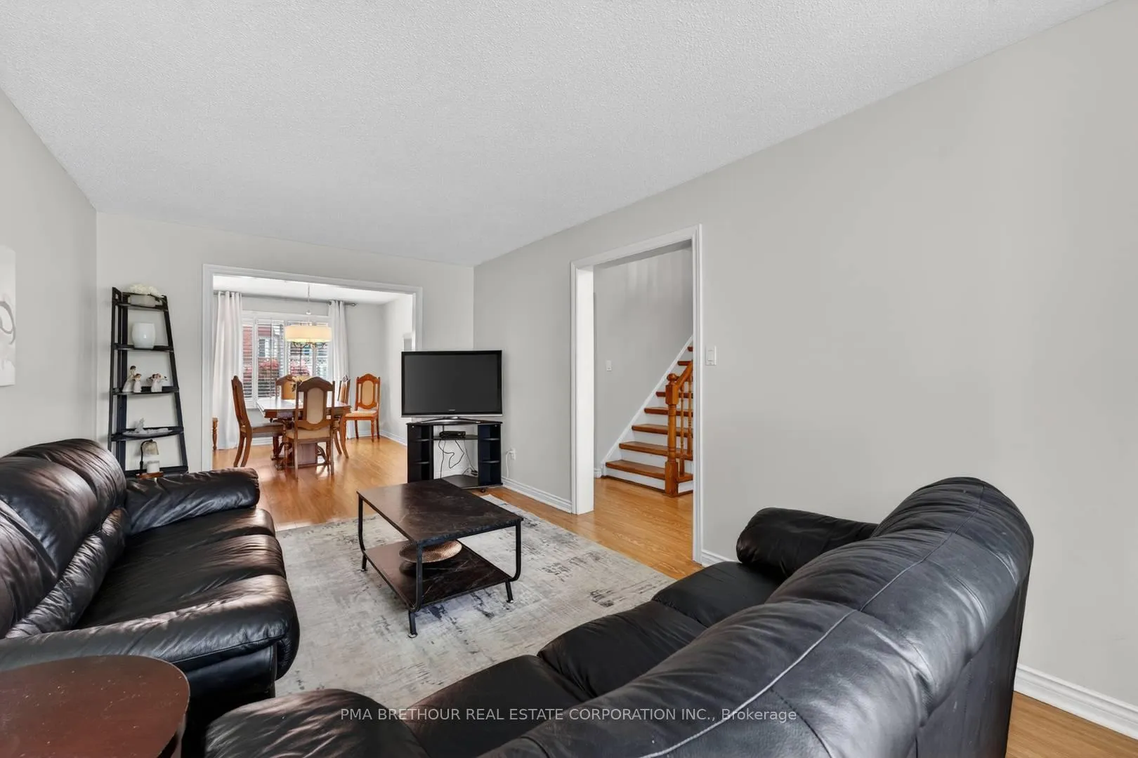 Photo 5 of 50 Patna Crescent, Vaughan, Maple — HOMEH