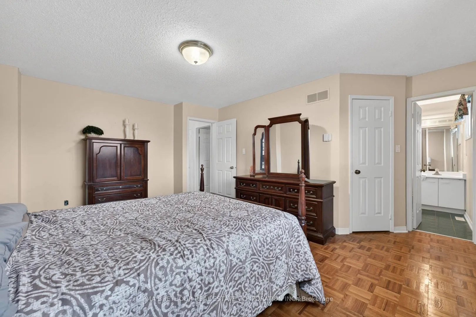 Photo 12 of 50 Patna Crescent, Vaughan, Maple — HOMEH