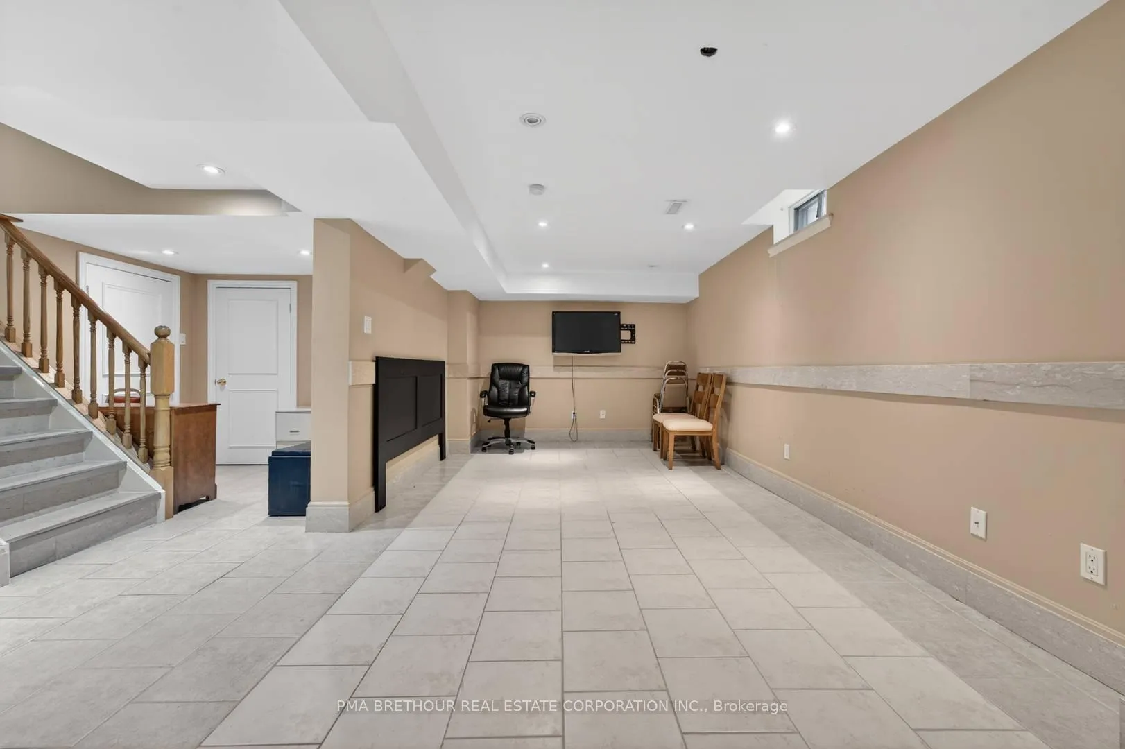 Photo 18 of 50 Patna Crescent, Vaughan, Maple — HOMEH