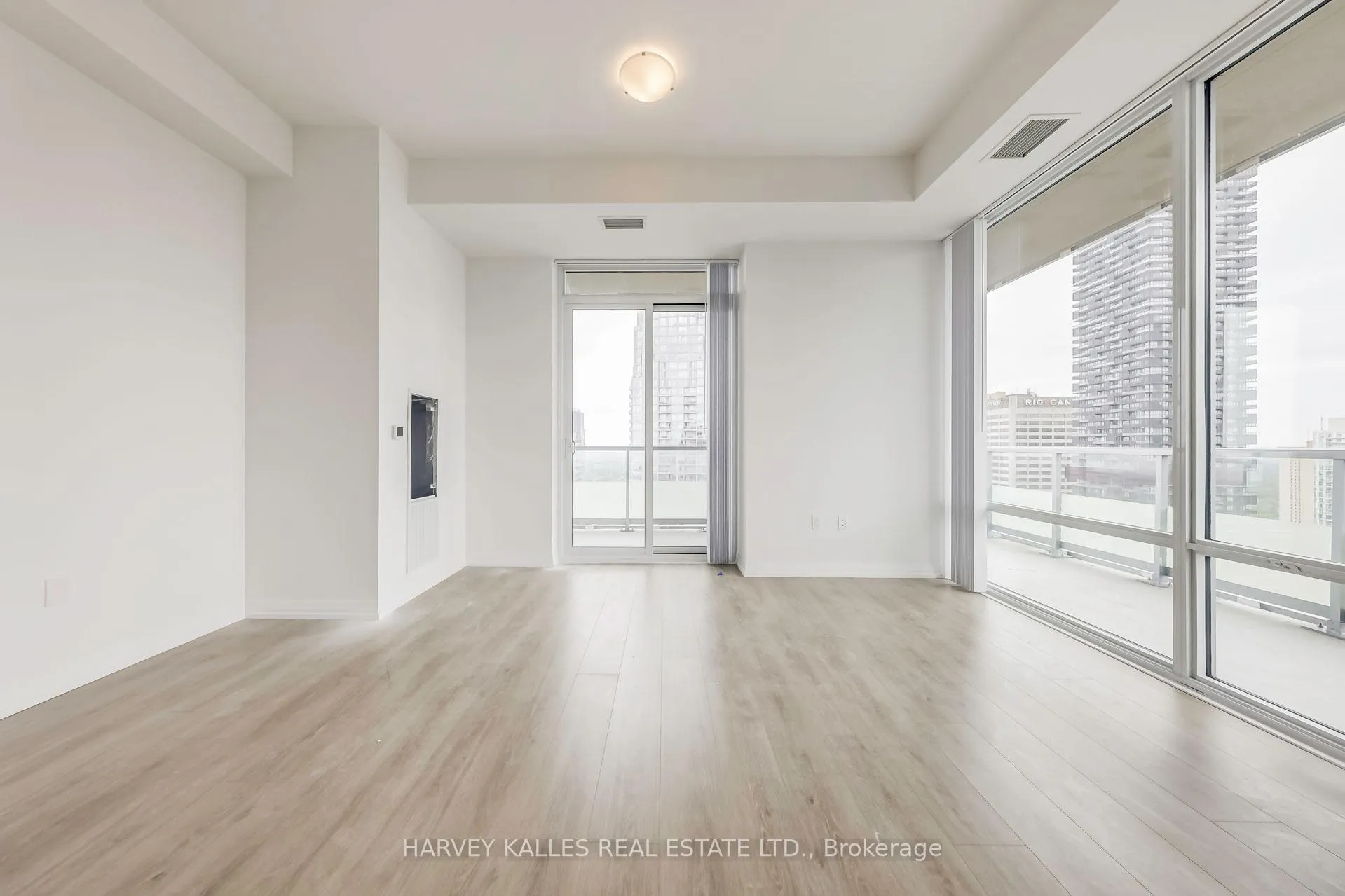 Photo 7 of Unit PH17, 50 Dunfield Avenue, Toronto, Mount Pleasant West — HOMEH
