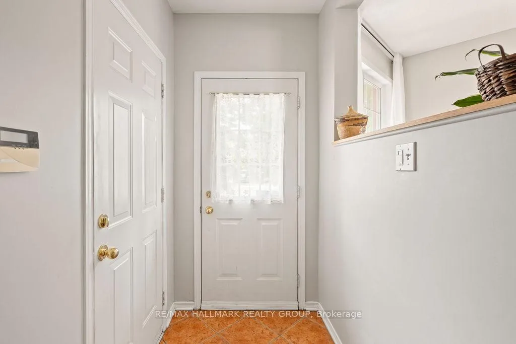 Photo 2 of 113 Carwood Circle, Ottawa, Carson Meadows — HOMEH