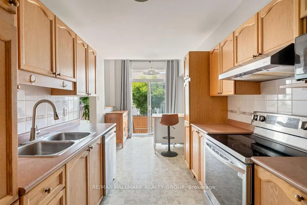Photo 10 of 113 Carwood Circle, Ottawa, Carson Meadows — HOMEH