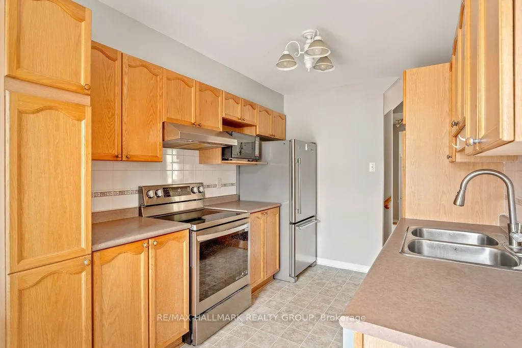 Photo 12 of 113 Carwood Circle, Ottawa, Carson Meadows — HOMEH