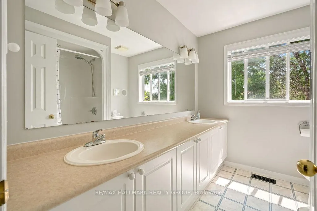 Photo 21 of 113 Carwood Circle, Ottawa, Carson Meadows — HOMEH