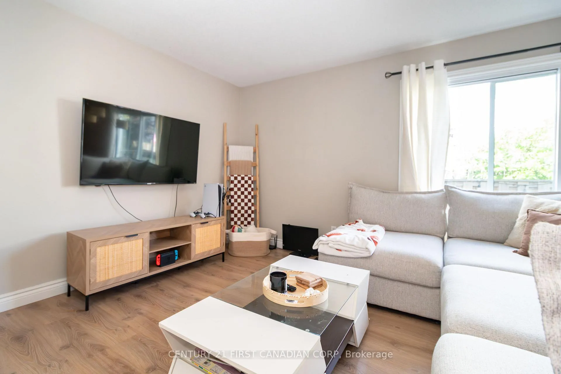 Photo 9 of Unit 101, 120 Centre Street, London, South E — HOMEH